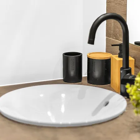 Gorgeous In The Center