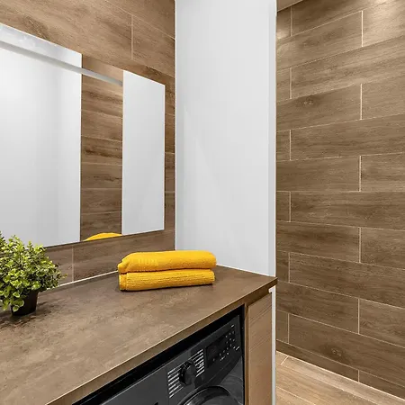 Gorgeous In The Center Nice