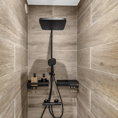 Gorgeous In The Center *