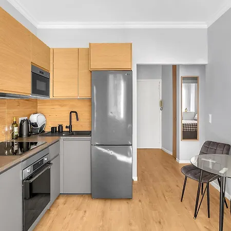 Gorgeous In The Center Nice